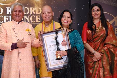 डॉ. सोहिनी शास्त्री (ब्रांड एंबेसडर, वर्ल्ड रिकॉर्ड ऑफ़ एक्सीलेंस) ने मुंबई में वर्ल्ड रिकॉर्ड ऑफ़ एक्सीलेंस पुरस्कार समारोह में 65 प्रतिष्ठित हस्तियों को किया सम्मानित