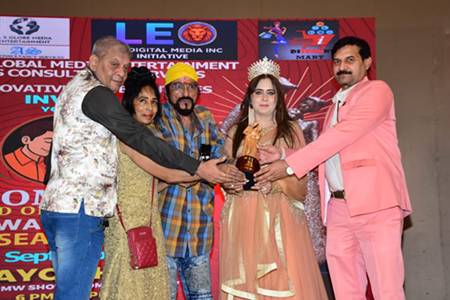 Dr Keval Kumar  And Playback Singer Pratibha K Saini Organized Worlyd’s First-Of-Its-Kind Awards Ceremony  MOM DAD GOD OF UNIVERSE – Season 2 In Mumbai