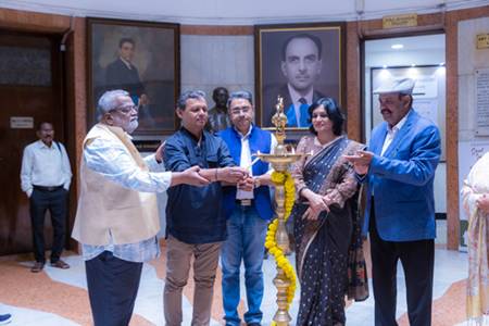IMMOVABLE BEAUTY Solo Show Of Paintings By Well-Known Artist Prof. Sunil Saxena In Jehangir Art Gallery