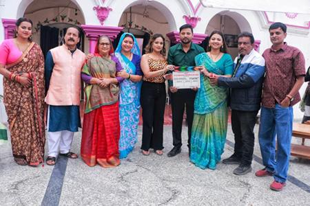 विजय यादव के निर्देशन में प्रेम सिंह, रक्षा गुप्ता, रोशनी सिंह की ‘पिया रखिया सेनुरवा के लाज’ का शूटिंग शुरू भदोही में