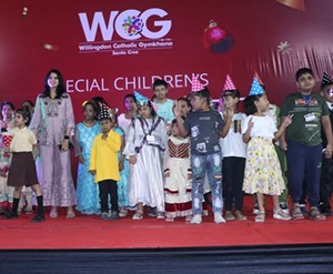 Pallavi (Tai) Kunal Sarmalkar And Milton Fernandes Celebrated Christmas With Disabled And Orphan Children At Willingdon Catholic Gymkhana